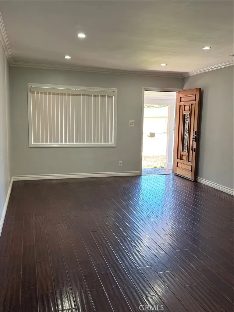 8739 Tyrone Ave Panorama City, CA 91402
