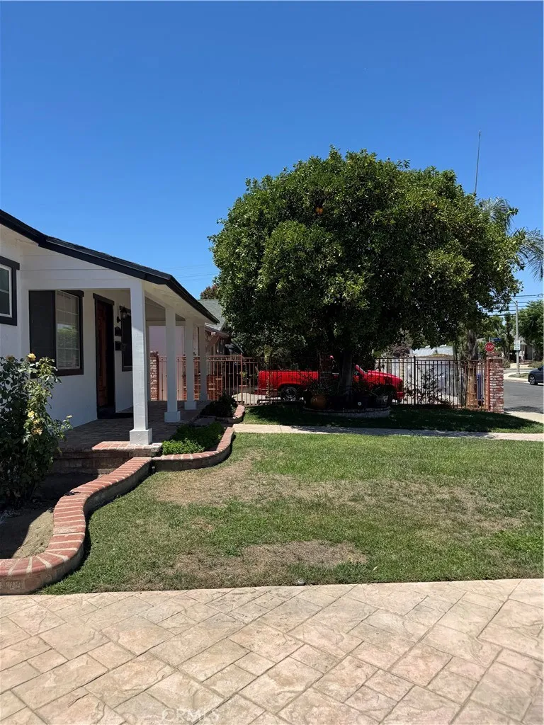 8739 Tyrone Ave Panorama City, CA 91402