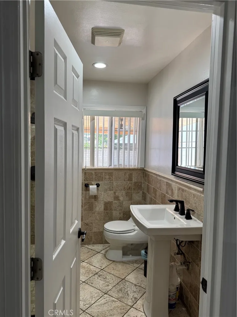 8739 Tyrone Ave Panorama City, CA 91402