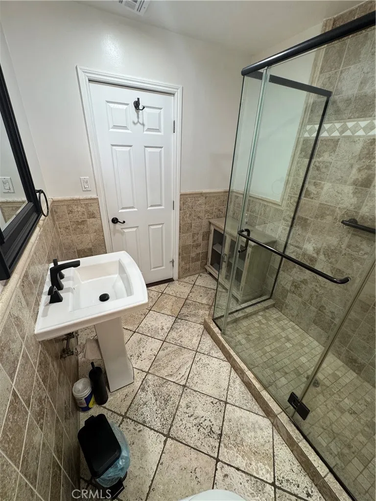 8739 Tyrone Ave Panorama City, CA 91402