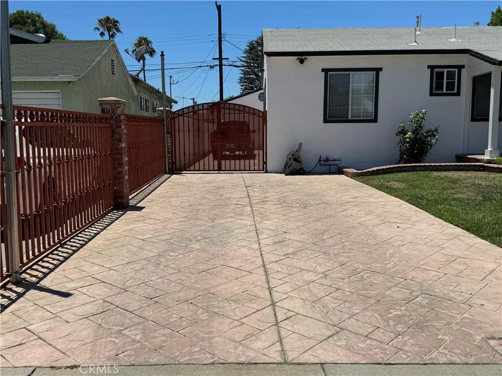 8739 Tyrone Ave Panorama City, CA 91402
