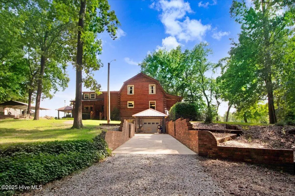 2326 Us-117 Faison, NC 28341