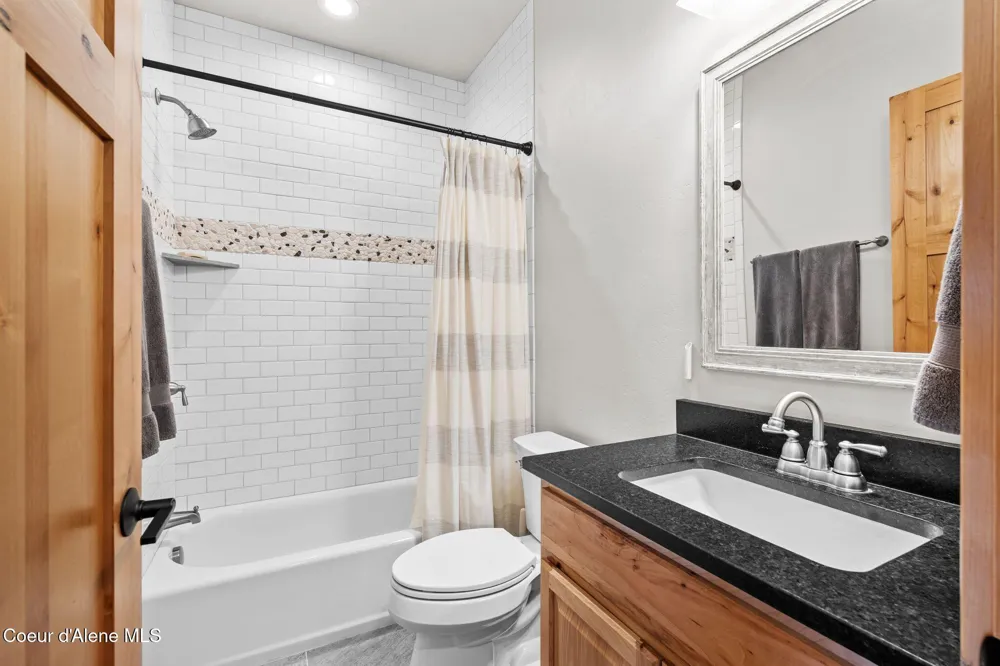 21 Harrison Lane Sandpoint, ID 83864
