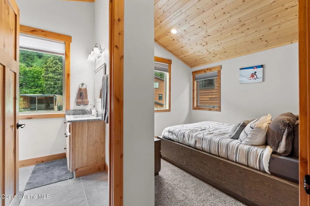 21 Harrison Lane Sandpoint, ID 83864