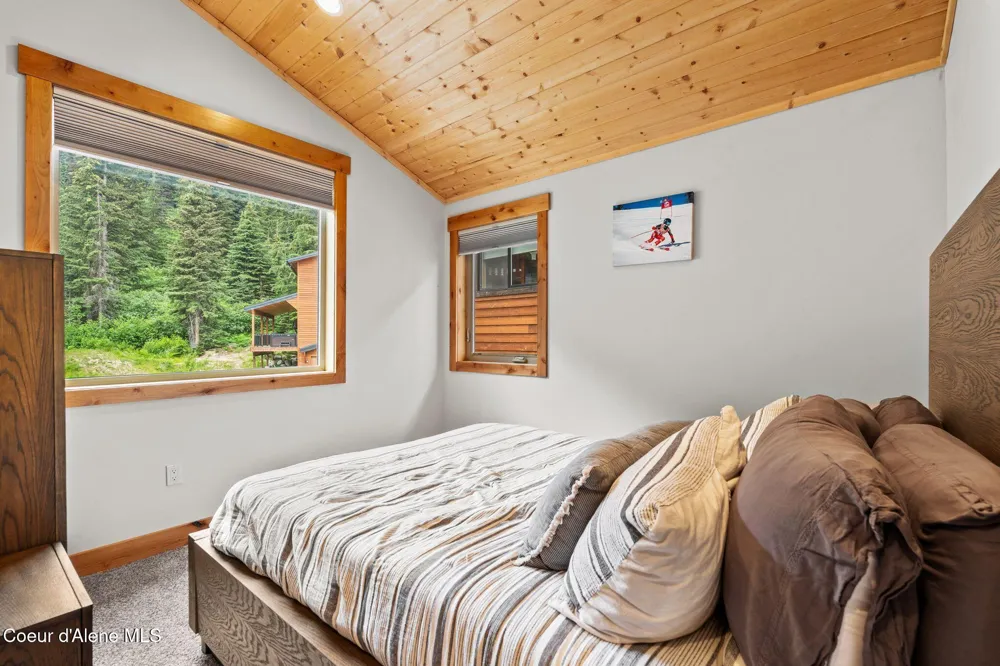 21 Harrison Lane Sandpoint, ID 83864