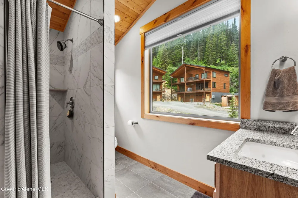 21 Harrison Lane Sandpoint, ID 83864