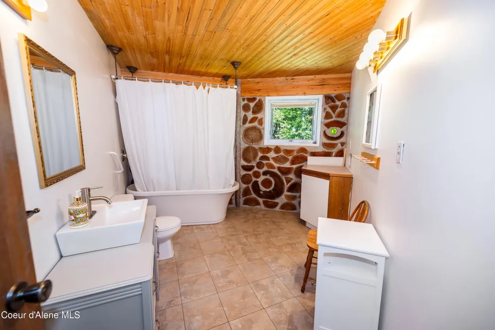 316 Granite Creek Rd Nordman, ID 83848