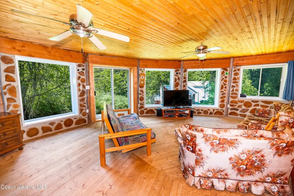 316 Granite Creek Rd Nordman, ID 83848