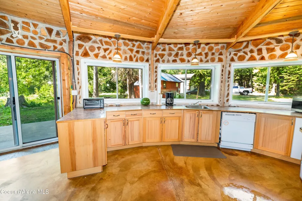 316 Granite Creek Rd Nordman, ID 83848
