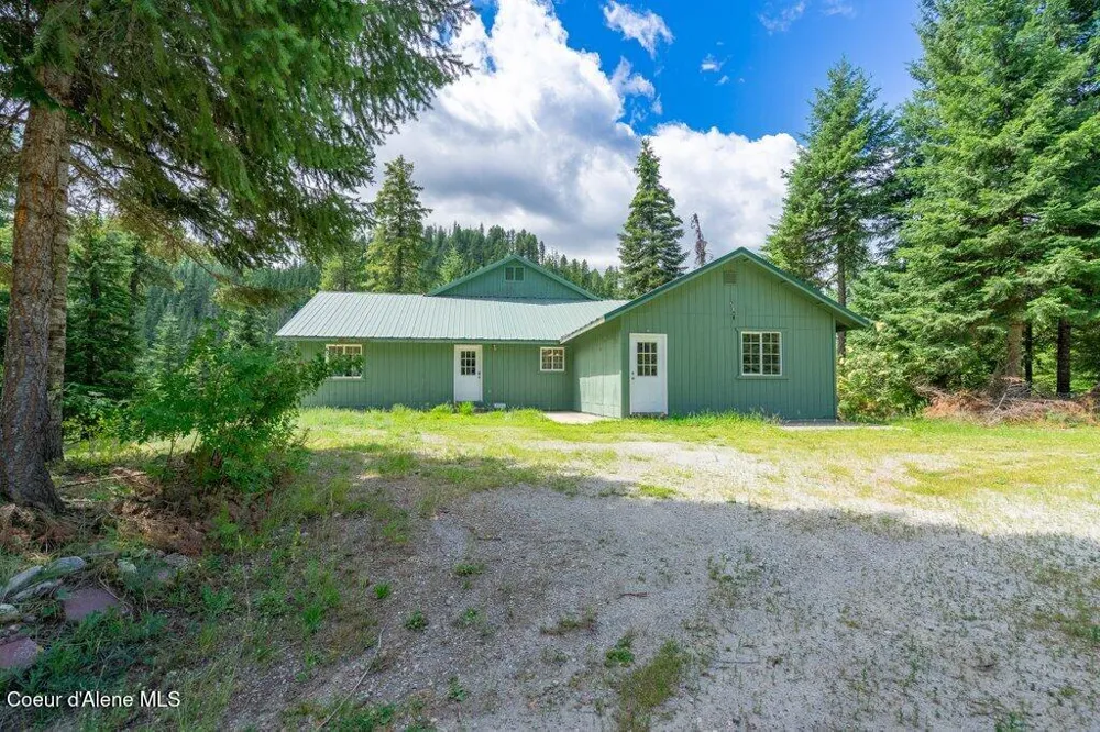 842 Eastriver Spur Priest River, ID 83856