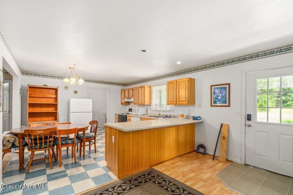 842 Eastriver Spur Priest River, ID 83856