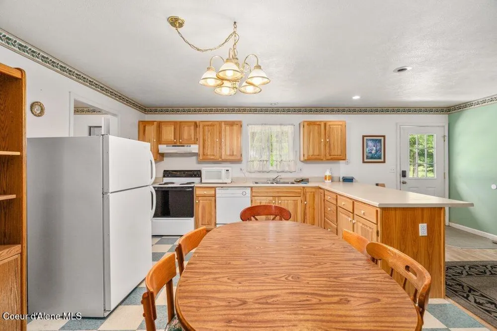842 Eastriver Spur Priest River, ID 83856