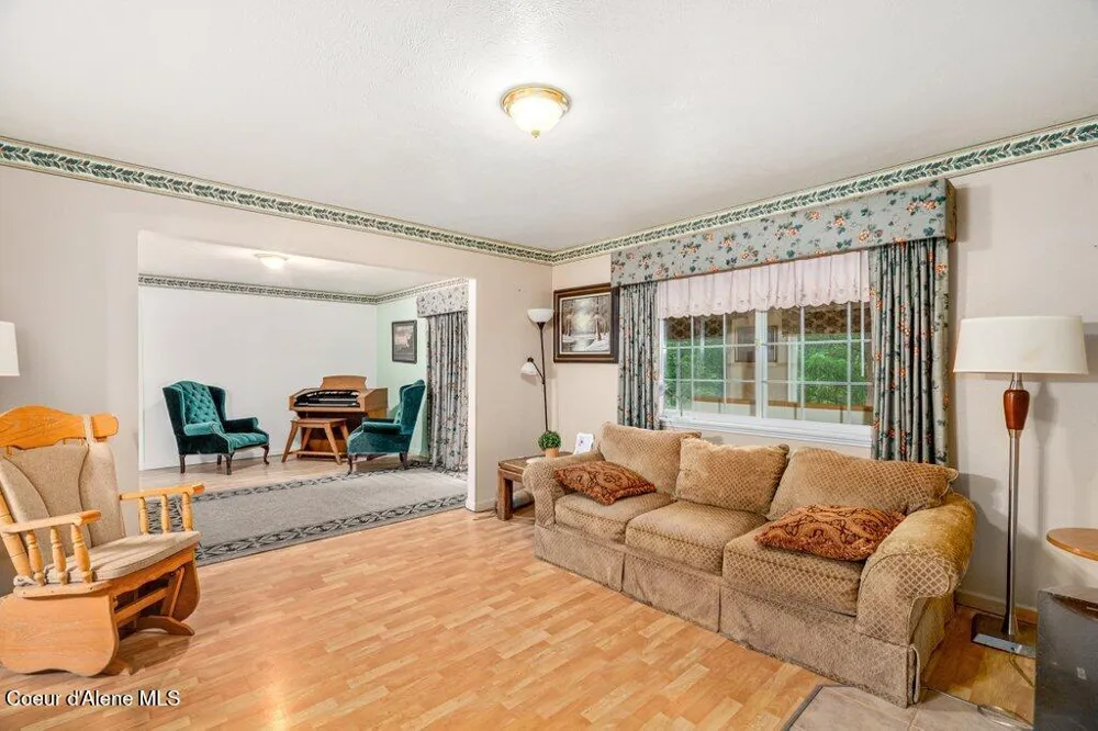 842 Eastriver Spur Priest River, ID 83856