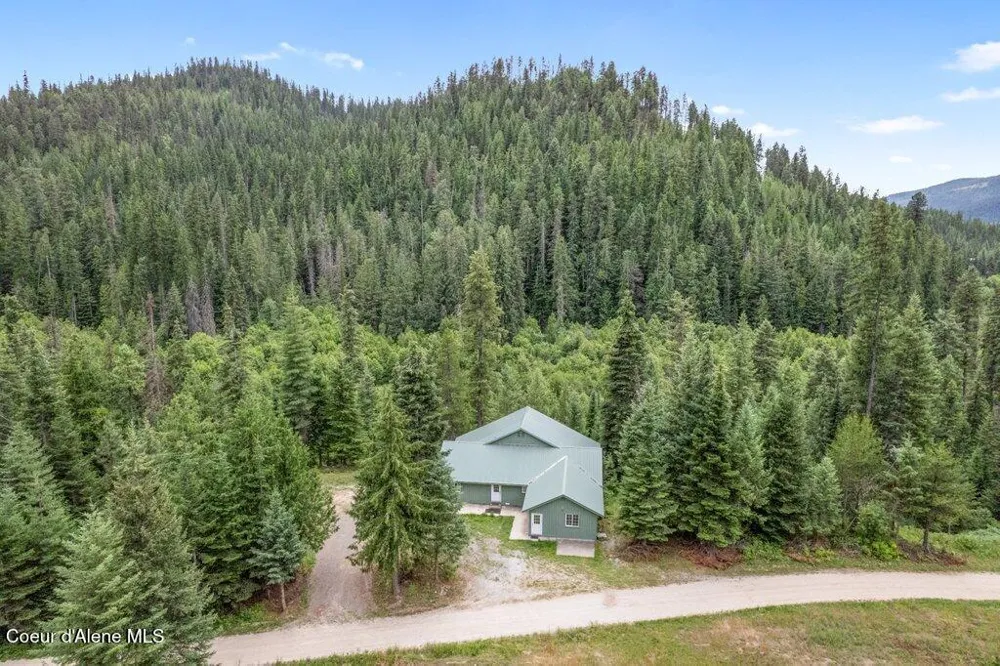 842 Eastriver Spur Priest River, ID 83856