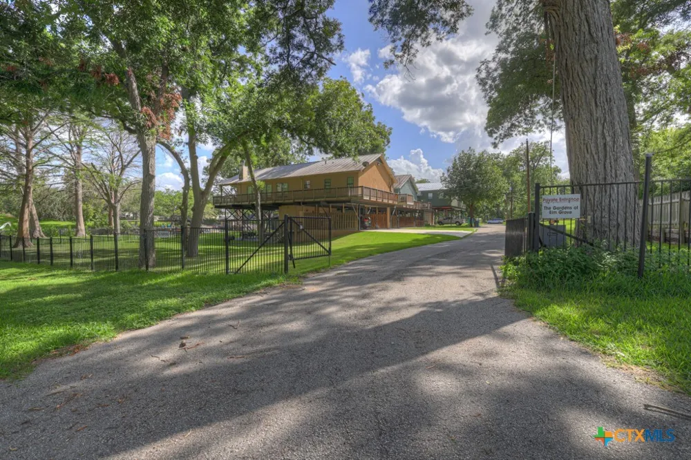 1155 Ethel Seguin, TX 78155