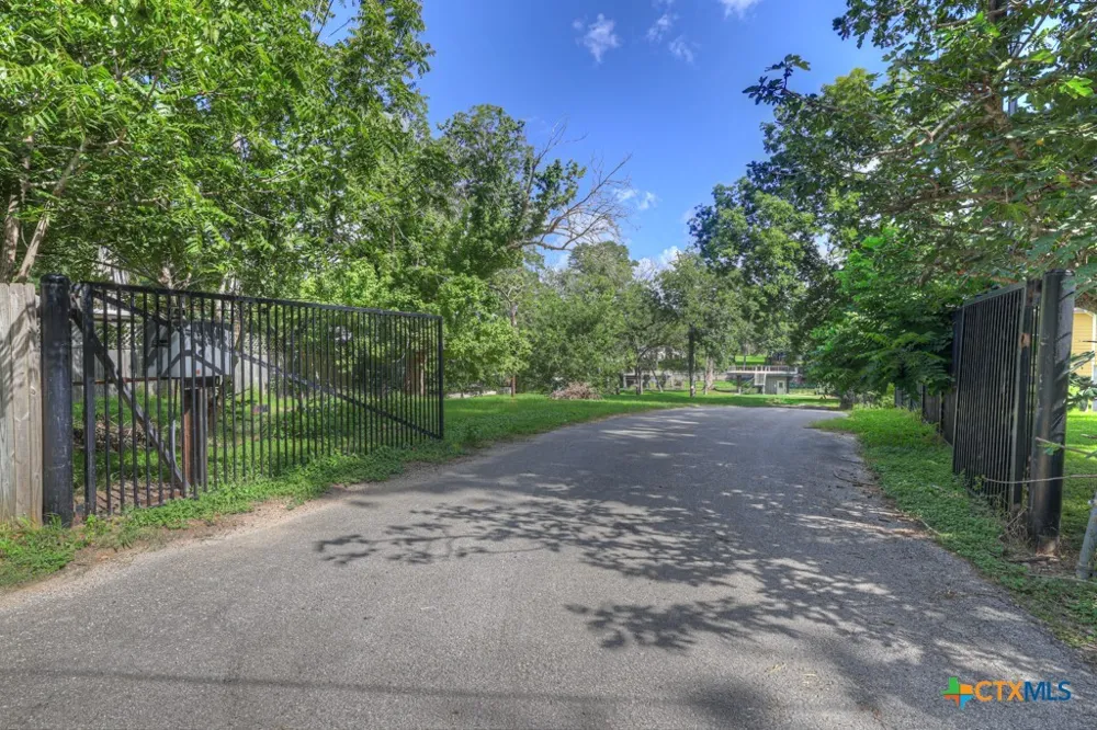 1155 Ethel Seguin, TX 78155