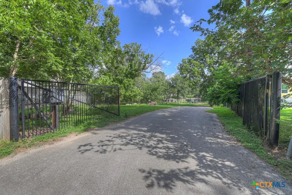 1155 Ethel Seguin, TX 78155
