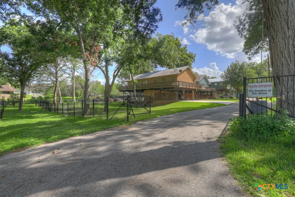 1150 Ethel Seguin, TX 78155