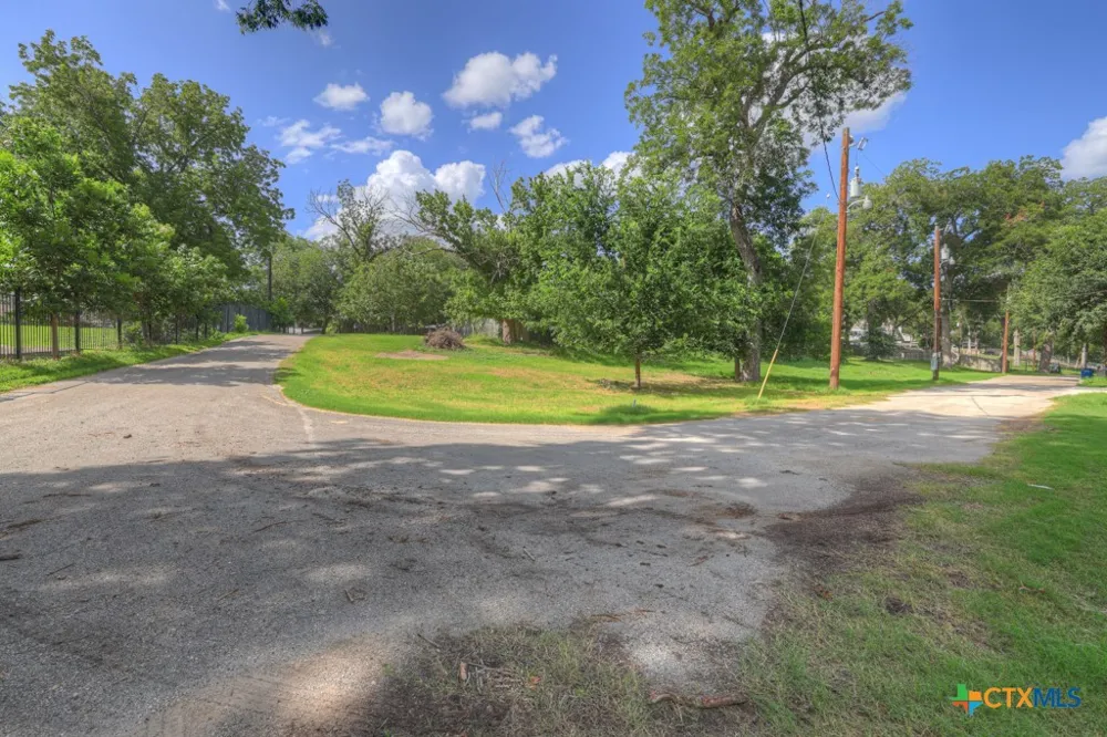 1150 Ethel Seguin, TX 78155