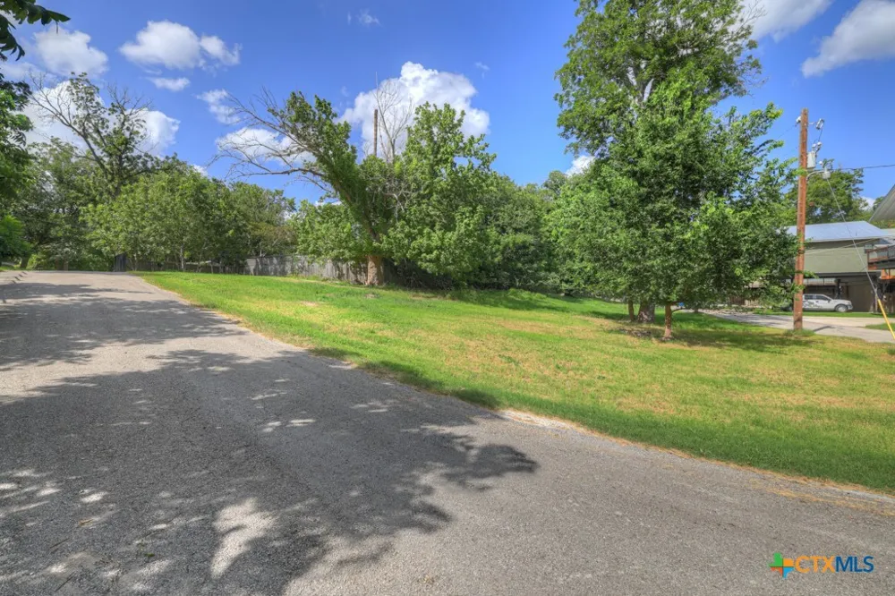 1150 Ethel Seguin, TX 78155