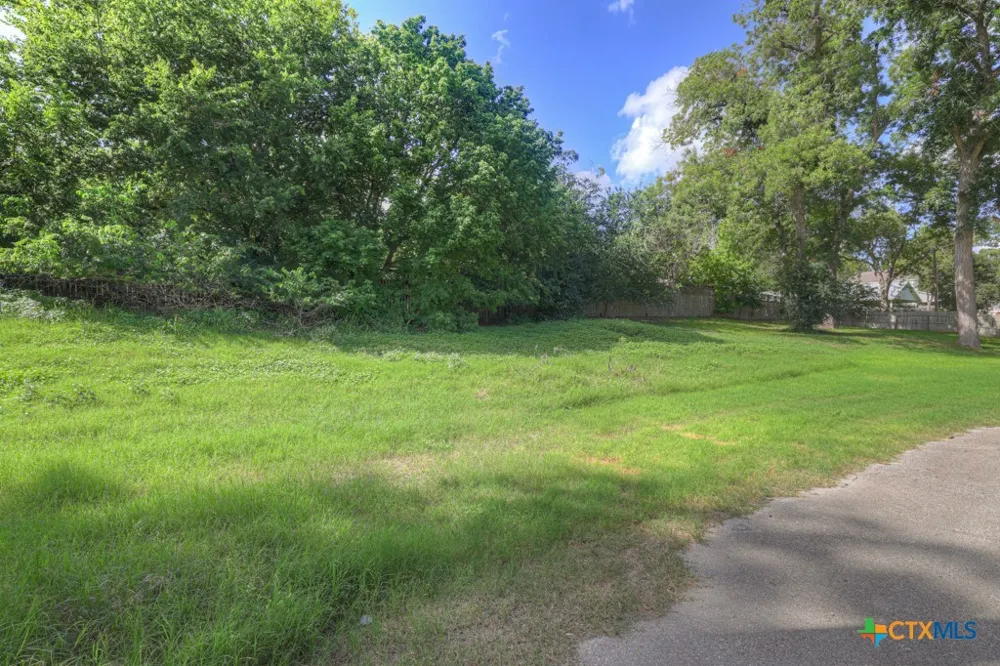 1150 Ethel Seguin, TX 78155