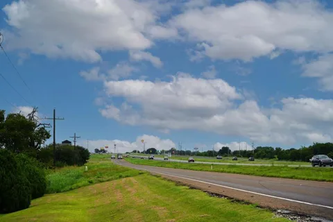 35 Hwy 6 Loop S