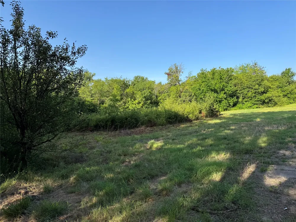 2109 Island Bonham, TX 75418
