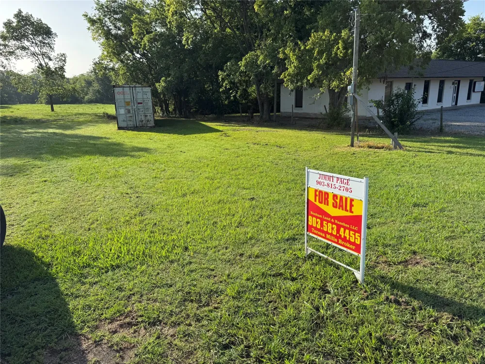 2109 Island Bonham, TX 75418