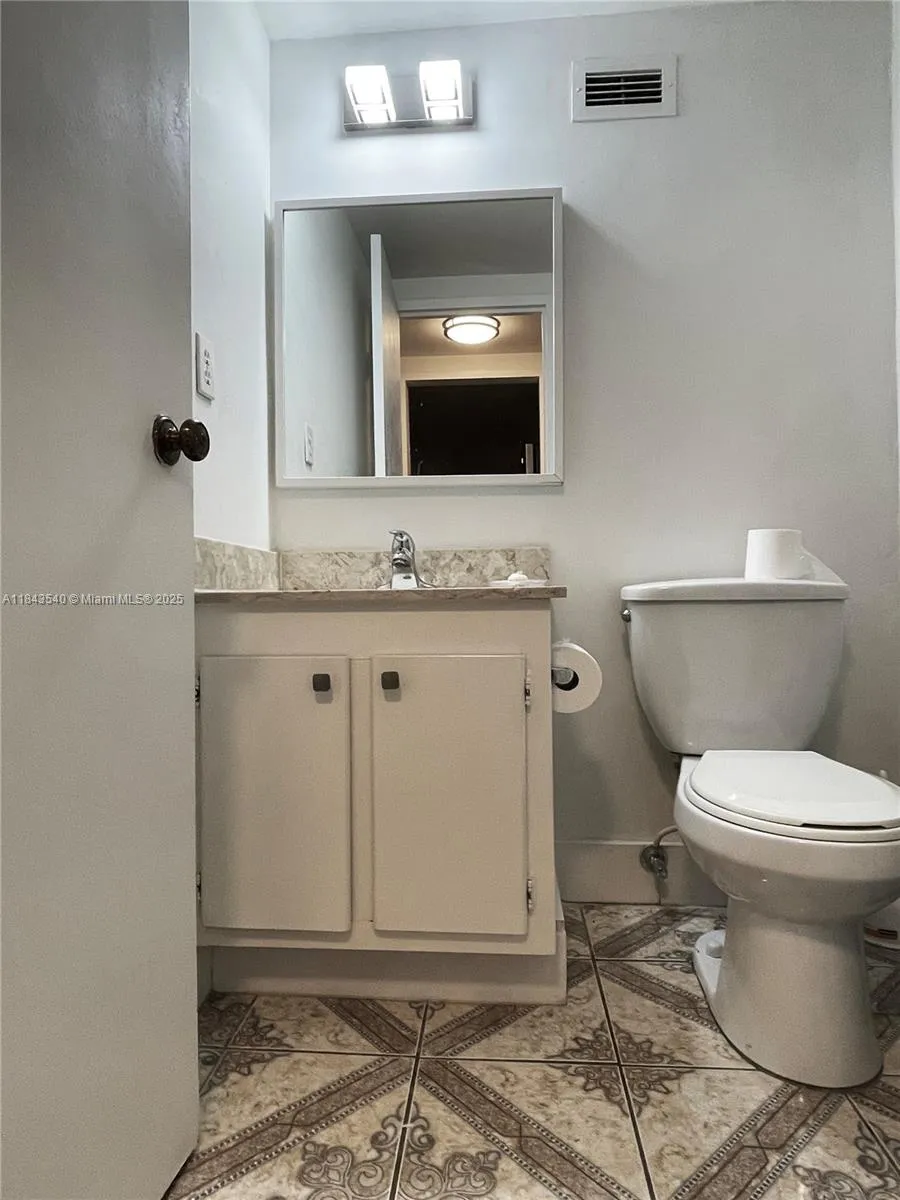 3725 S Ocean Dr #415 Hollywood, FL 33019