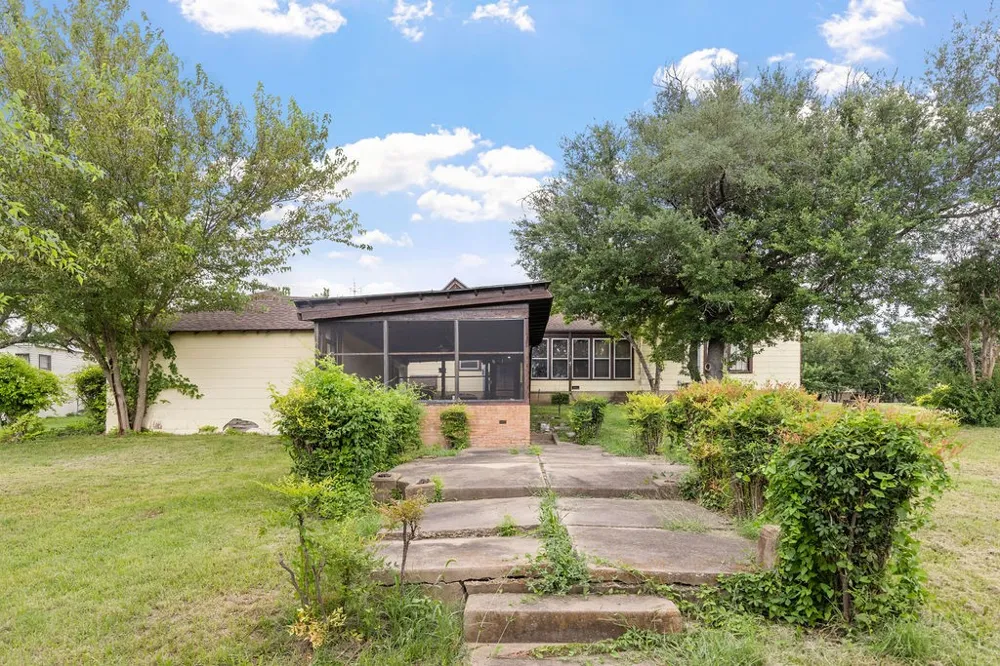 701 5th Street Honey Grove, TX 75446