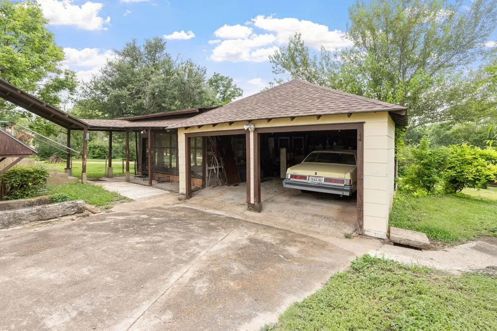 701 5th Street Honey Grove, TX 75446
