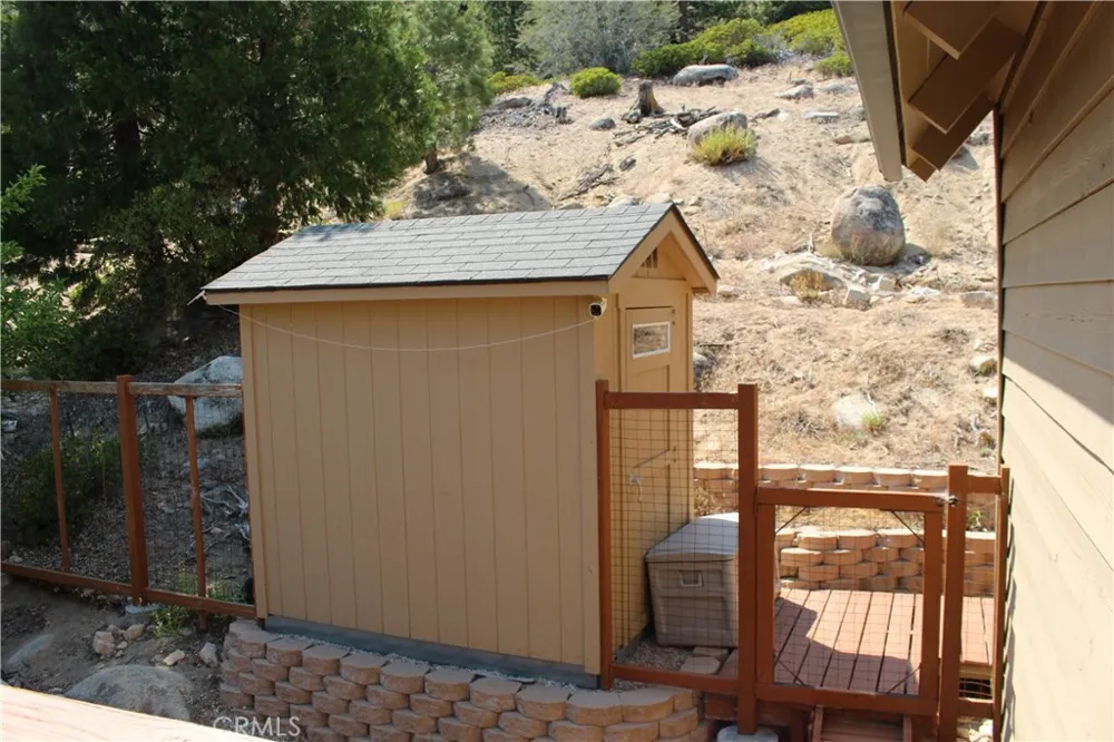 38532 Shore Drive Fawnskin, CA 92333