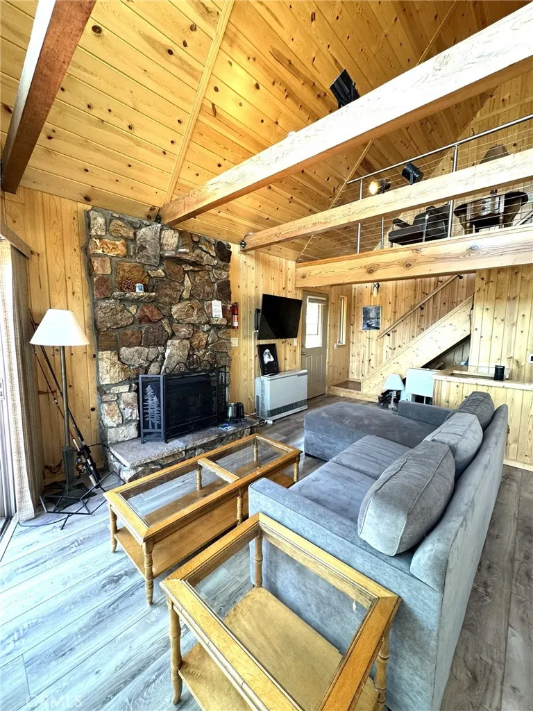 38532 Shore Drive Fawnskin, CA 92333