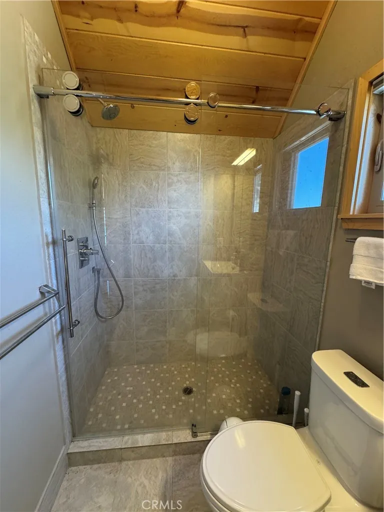 38532 Shore Drive Fawnskin, CA 92333