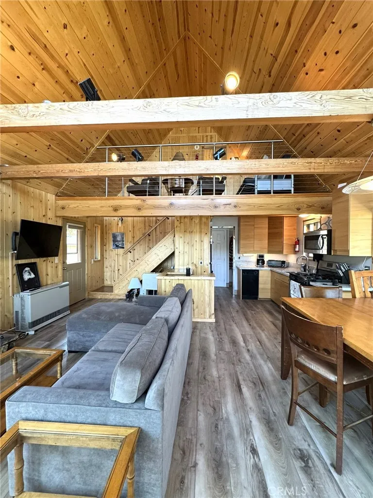 38532 Shore Drive Fawnskin, CA 92333
