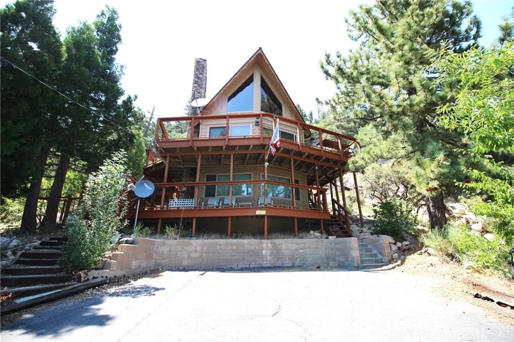 38532 Shore Drive Fawnskin, CA 92333