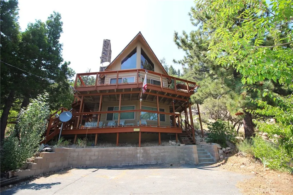 38532 Shore Drive Fawnskin, CA 92333