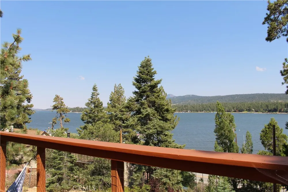 38532 Shore Drive Fawnskin, CA 92333
