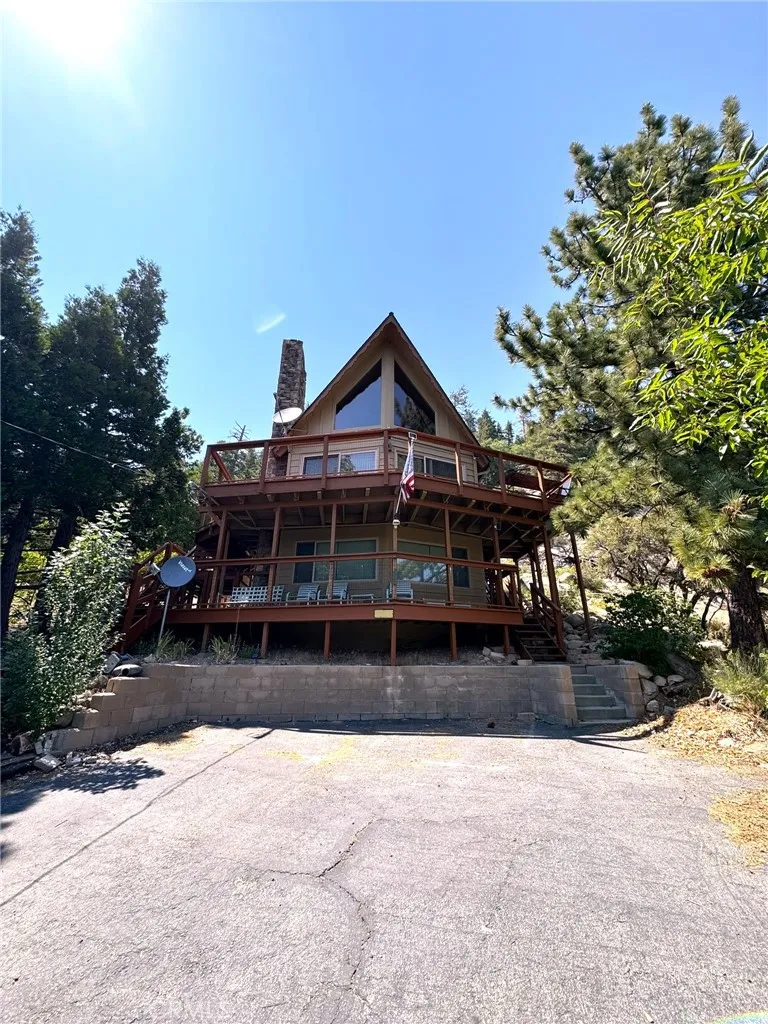 38532 Shore Drive Fawnskin, CA 92333