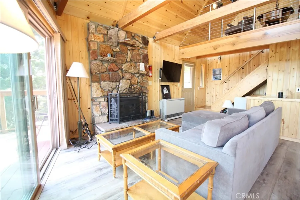 38532 Shore Drive Fawnskin, CA 92333
