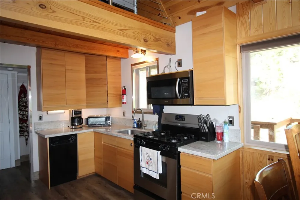 38532 Shore Drive Fawnskin, CA 92333