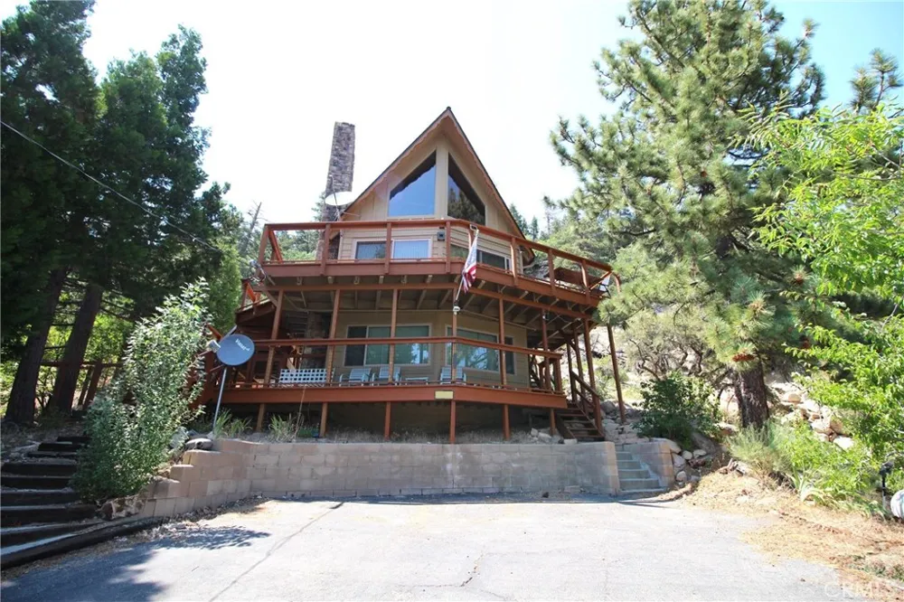 38532 Shore Drive Fawnskin, CA 92333