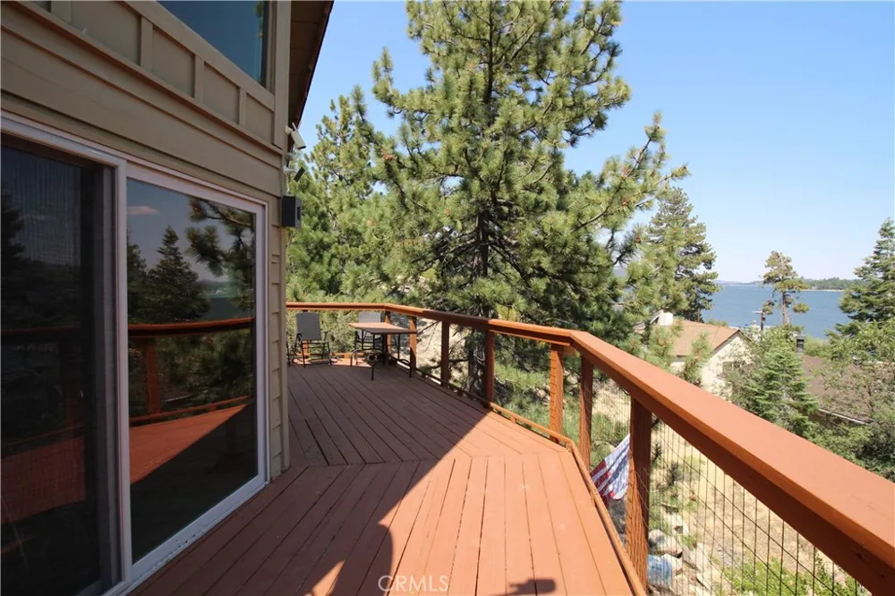 38532 Shore Drive Fawnskin, CA 92333