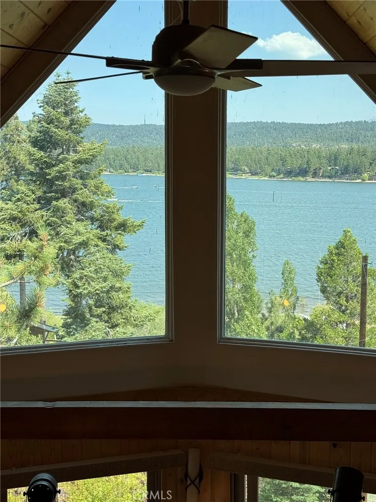 38532 Shore Drive Fawnskin, CA 92333