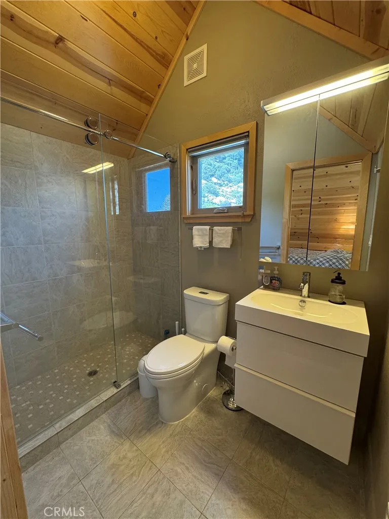 38532 Shore Drive Fawnskin, CA 92333