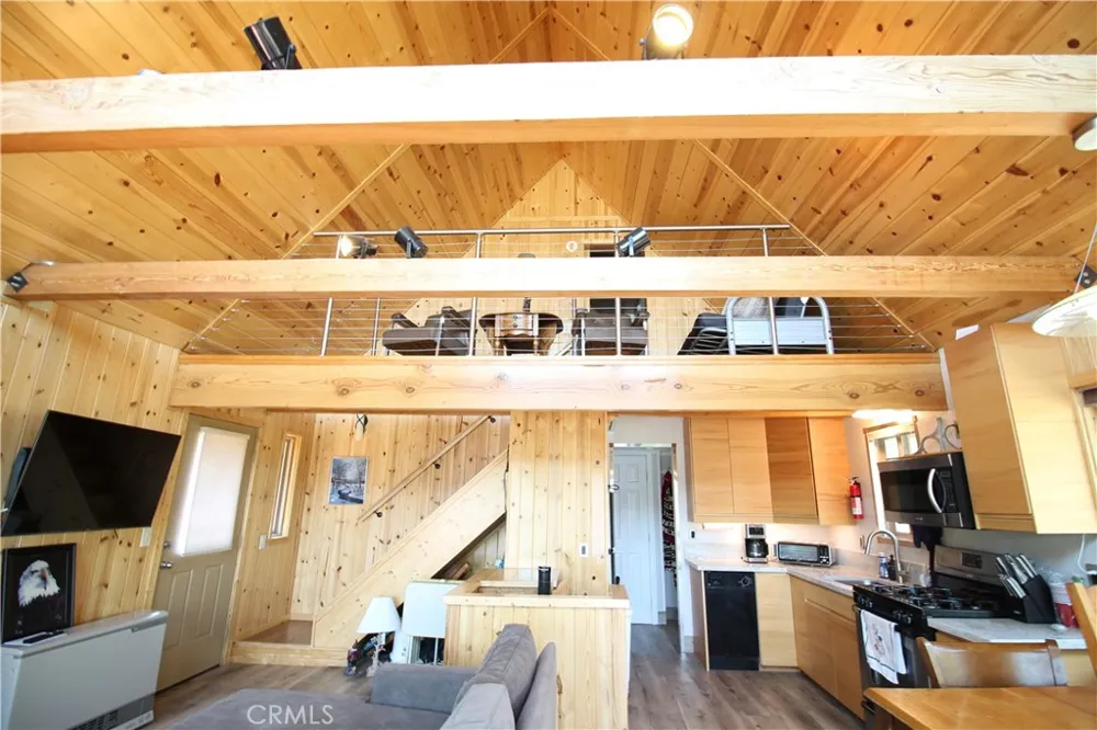 38532 Shore Drive Fawnskin, CA 92333