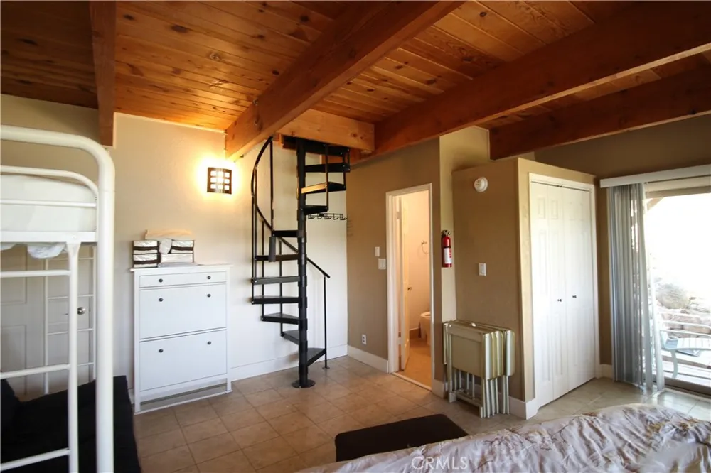 38532 Shore Drive Fawnskin, CA 92333