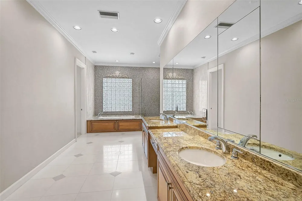852 MACEWEN DRIVE Osprey, FL 34229