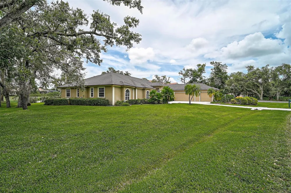 852 MACEWEN DRIVE Osprey, FL 34229