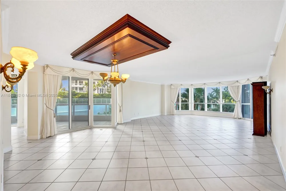 21150 Point Pl #406 Aventura, FL 33180